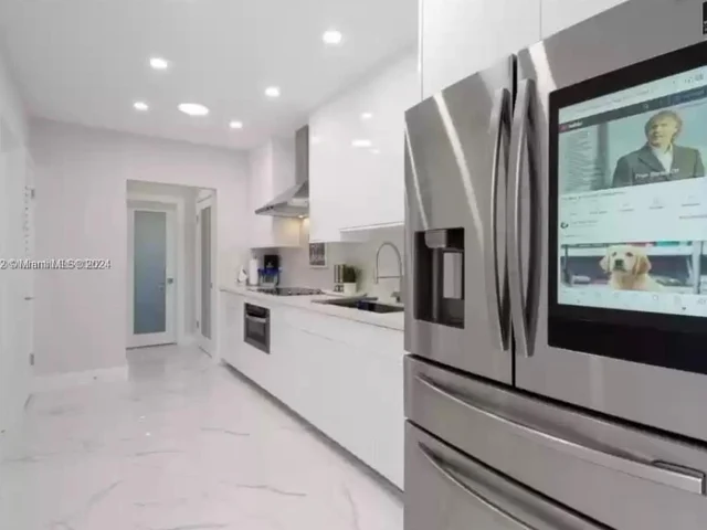 3172 SW 2nd St # 3172, Miami FL 33135