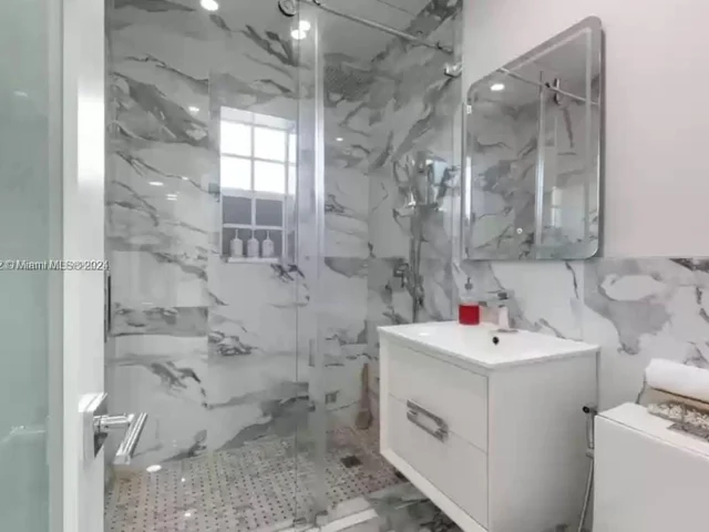 3172 SW 2nd St # 3172, Miami FL 33135