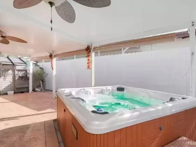 3172 SW 2nd St # 3172, Miami FL 33135