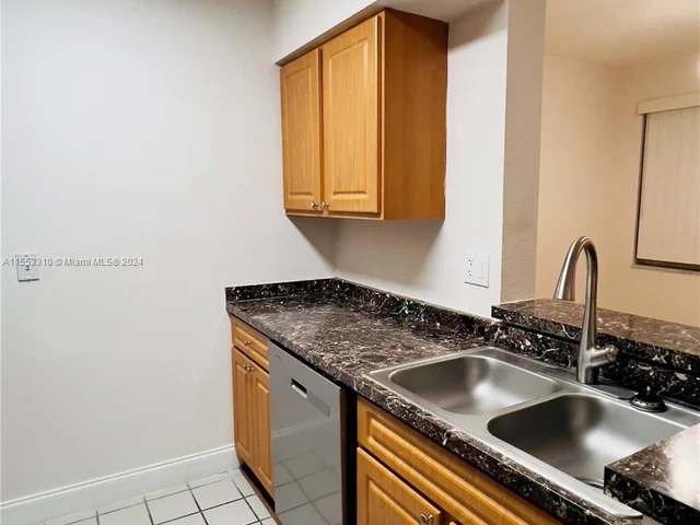 2810 N Oakland Forest Dr # 208, Oakland Park FL 33309