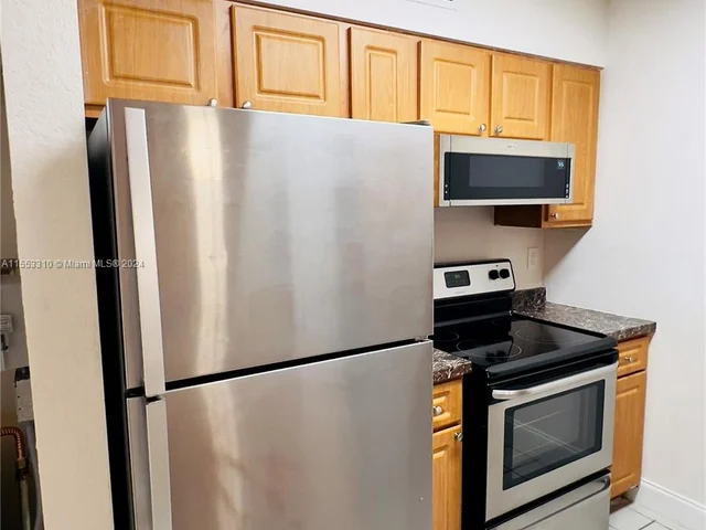 2810 N Oakland Forest Dr # 208, Oakland Park FL 33309