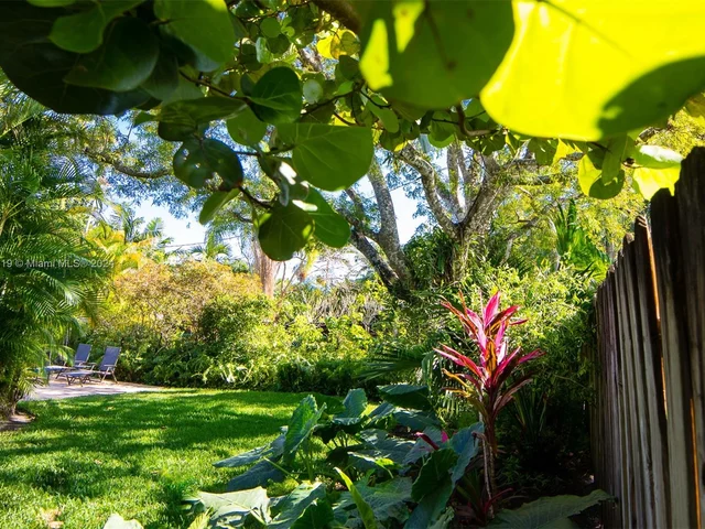 7310 SW 96th St, Pinecrest FL 33156