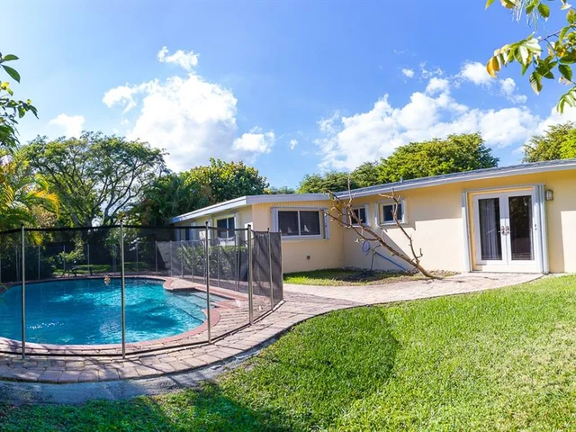 7310 SW 96th St, Pinecrest FL 33156