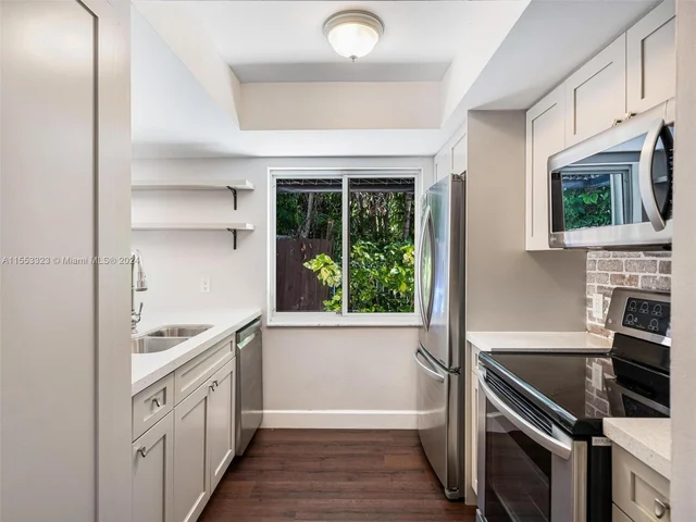 2945 Bridgeport Ave # L, Miami FL 33133