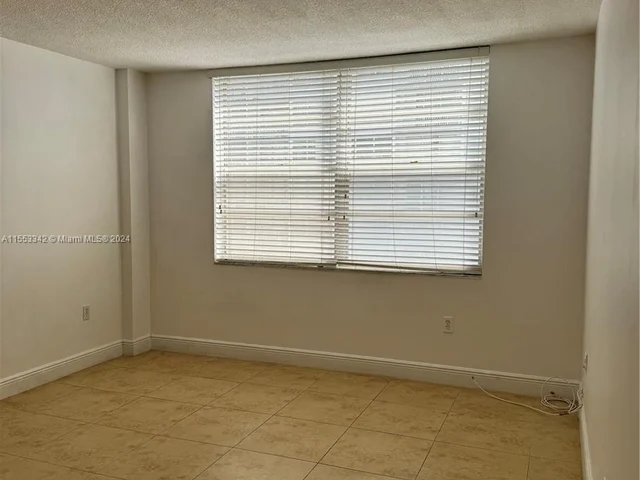 2750 NE 183rd St # 503, Aventura FL 33160