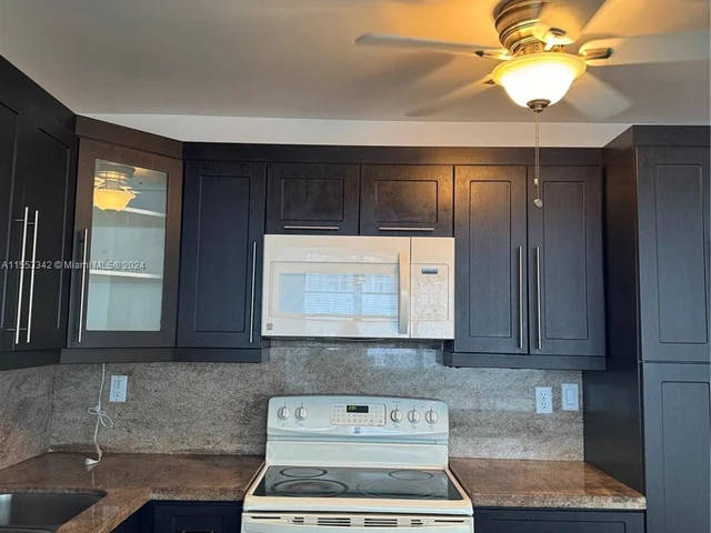 2750 NE 183rd St # 503, Aventura FL 33160