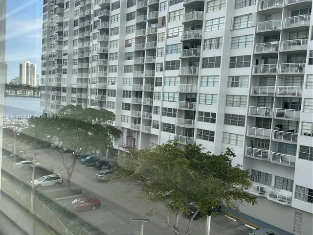 2750 NE 183rd St # 503, Aventura FL 33160