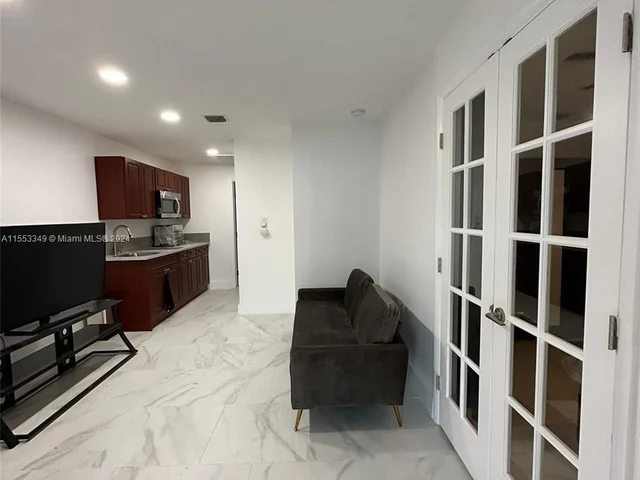 2320 SW 44th St # B, Fort Lauderdale FL 33312