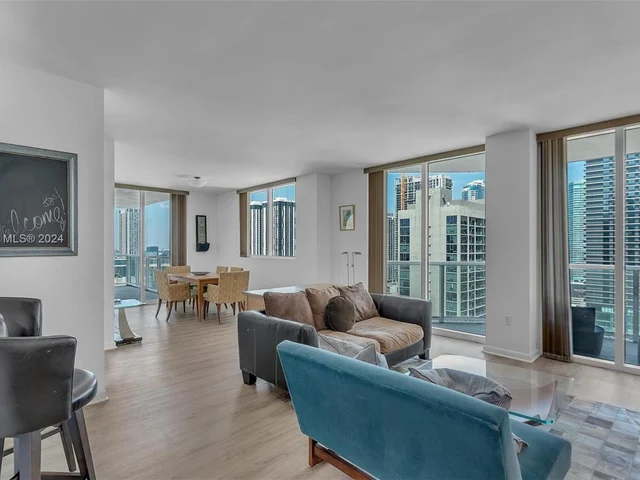 253 NE 2nd St # 2902, Miami FL 33132