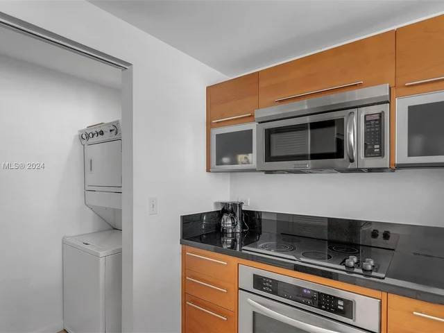 253 NE 2nd St # 2902, Miami FL 33132