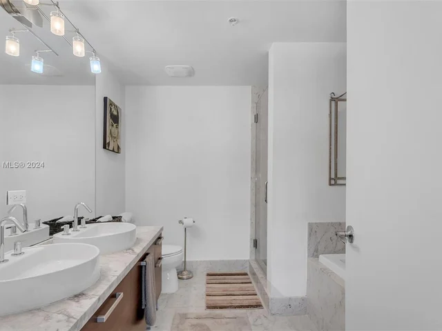 253 NE 2nd St # 2902, Miami FL 33132