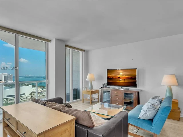 253 NE 2nd St # 2902, Miami FL 33132