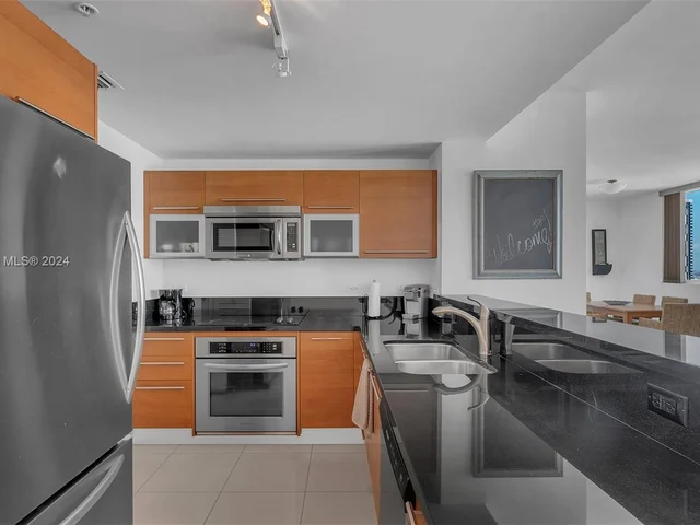 253 NE 2nd St # 2902, Miami FL 33132