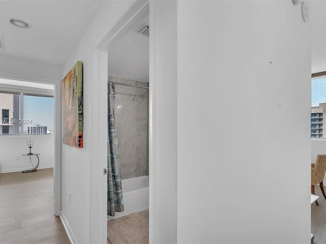 253 NE 2nd St # 2902, Miami FL 33132