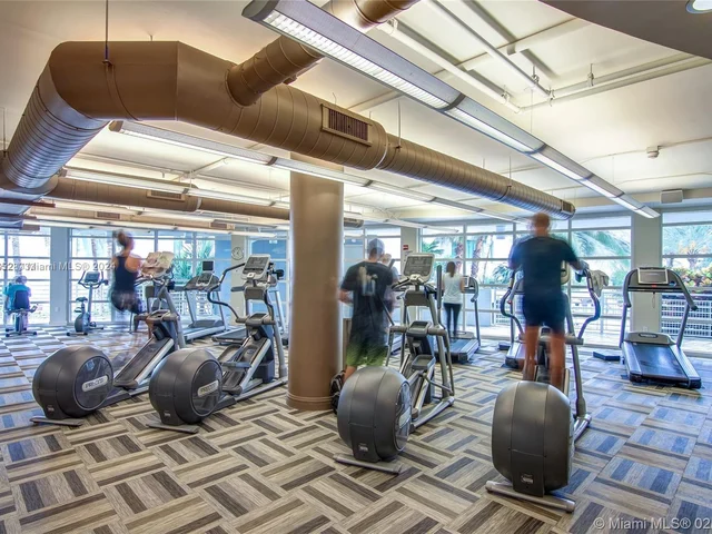 253 NE 2nd St # 2902, Miami FL 33132