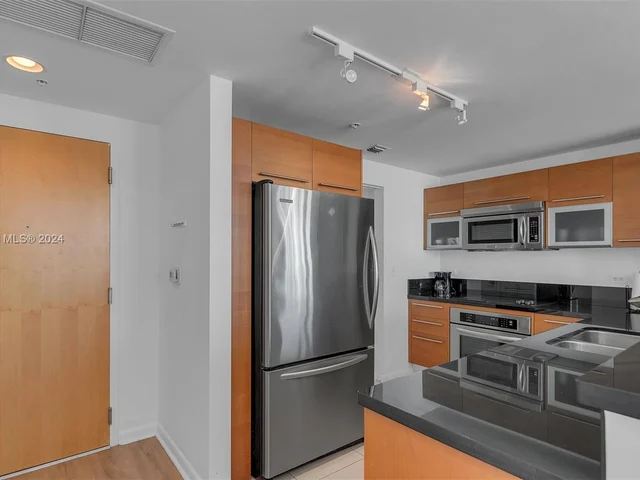 253 NE 2nd St # 2902, Miami FL 33132