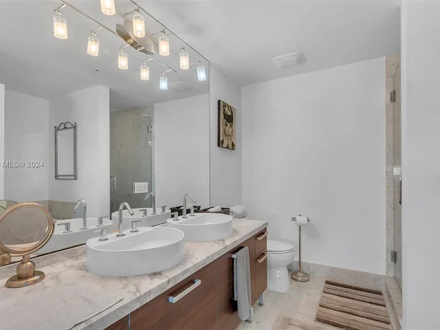 253 NE 2nd St # 2902, Miami FL 33132