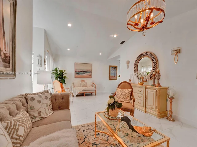 6140 NW 181st Terr Cir N, Hialeah FL 33015