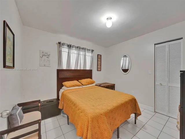 6140 NW 181st Terr Cir N, Hialeah FL 33015