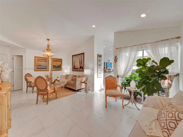 6140 NW 181st Terr Cir N, Hialeah FL 33015