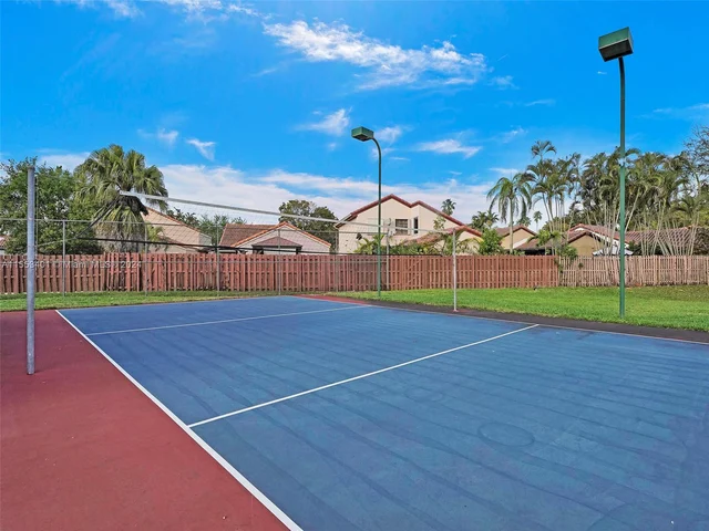 6140 NW 181st Terr Cir N, Hialeah FL 33015