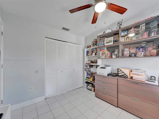 6140 NW 181st Terr Cir N, Hialeah FL 33015