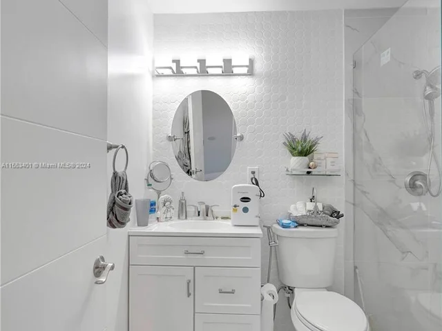 6140 NW 181st Terr Cir N, Hialeah FL 33015