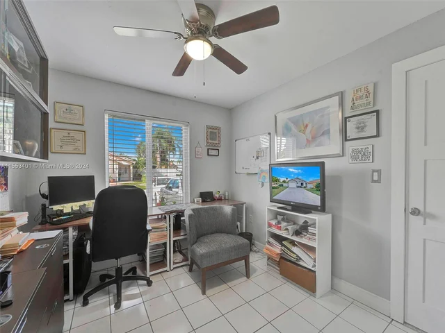 6140 NW 181st Terr Cir N, Hialeah FL 33015