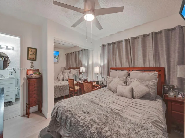 6140 NW 181st Terr Cir N, Hialeah FL 33015