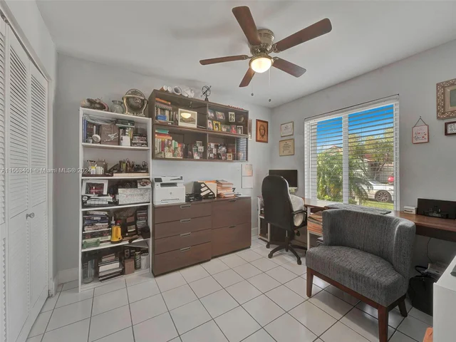 6140 NW 181st Terr Cir N, Hialeah FL 33015