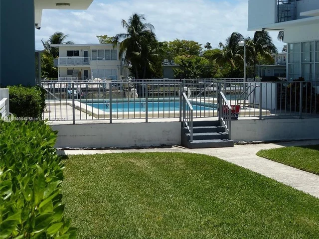 200 S Shore Dr # 8, Miami Beach FL 33141