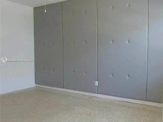 200 S Shore Dr # 8, Miami Beach FL 33141