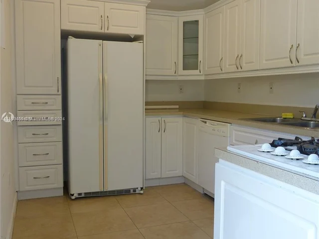 200 S Shore Dr # 8, Miami Beach FL 33141