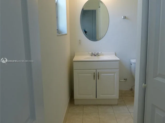 200 S Shore Dr # 8, Miami Beach FL 33141