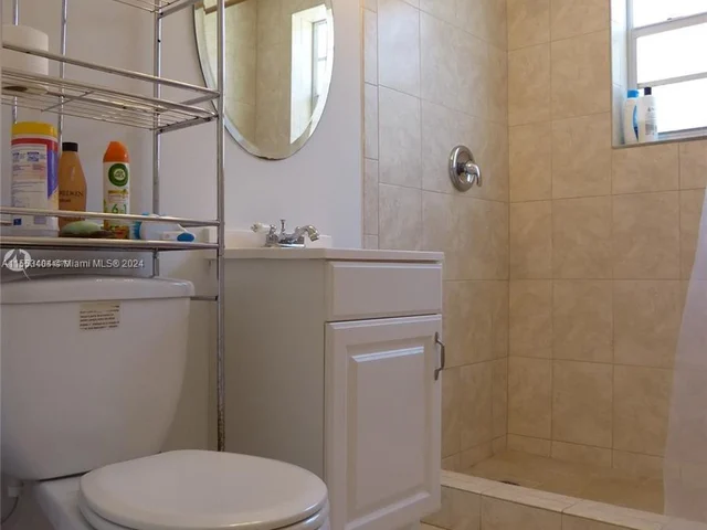 200 S Shore Dr # 8, Miami Beach FL 33141