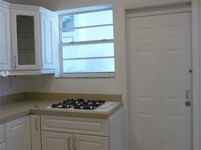 200 S Shore Dr # 8, Miami Beach FL 33141