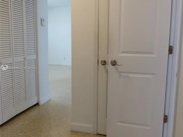 200 S Shore Dr # 8, Miami Beach FL 33141