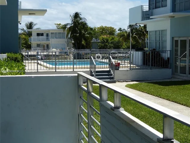 200 S Shore Dr # 8, Miami Beach FL 33141