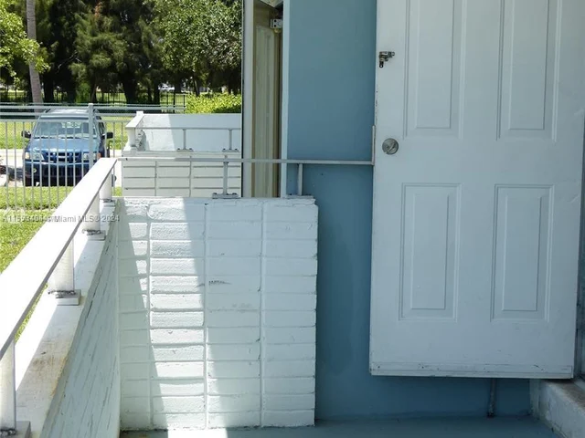 200 S Shore Dr # 8, Miami Beach FL 33141