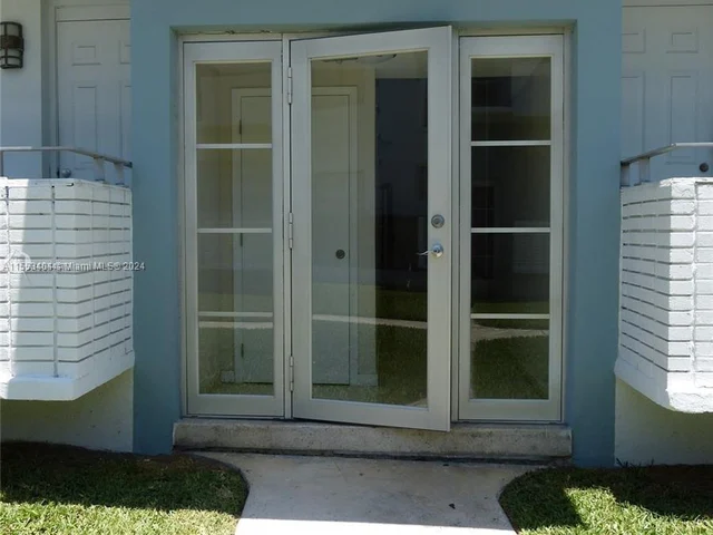 200 S Shore Dr # 8, Miami Beach FL 33141