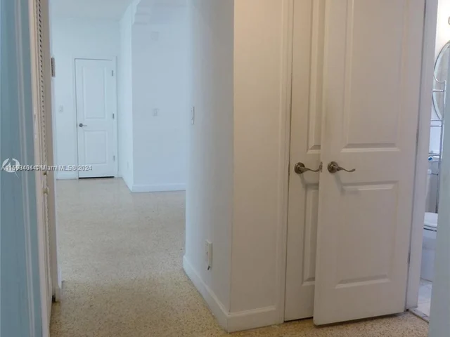 200 S Shore Dr # 8, Miami Beach FL 33141