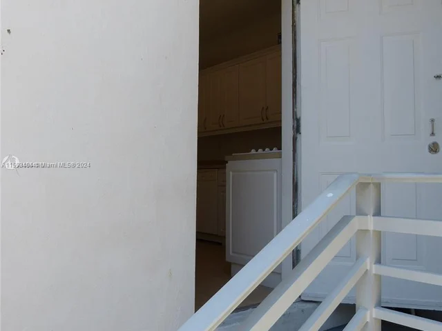 200 S Shore Dr # 8, Miami Beach FL 33141