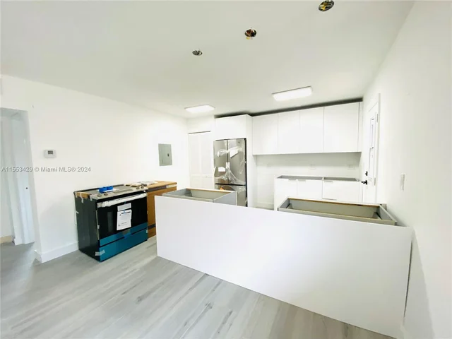 3240 Mary St # S304, Miami FL 33133