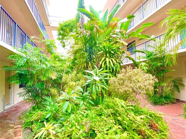 3240 Mary St # S304, Miami FL 33133