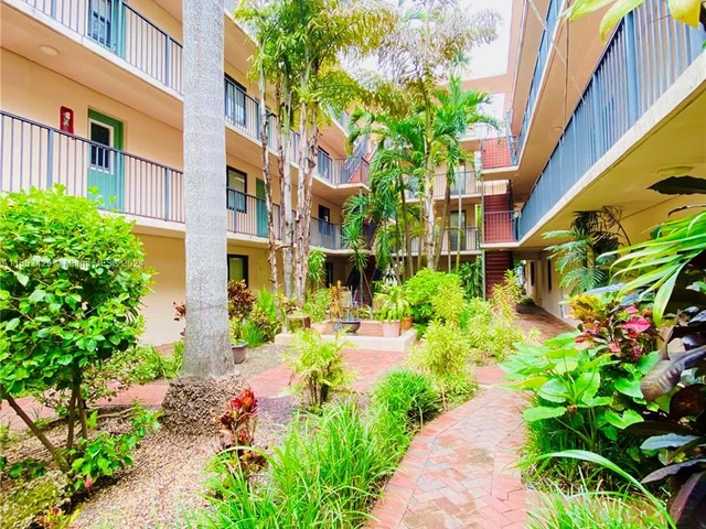 3240 Mary St # S304, Miami FL 33133