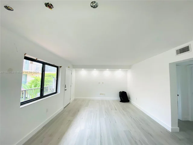 3240 Mary St # S304, Miami FL 33133