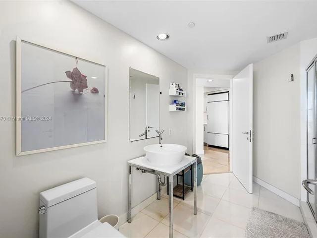 450 Alton Rd # 3010, Miami Beach FL 33139