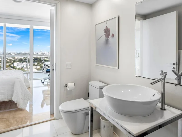 450 Alton Rd # 3010, Miami Beach FL 33139