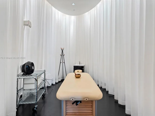 450 Alton Rd # 3010, Miami Beach FL 33139