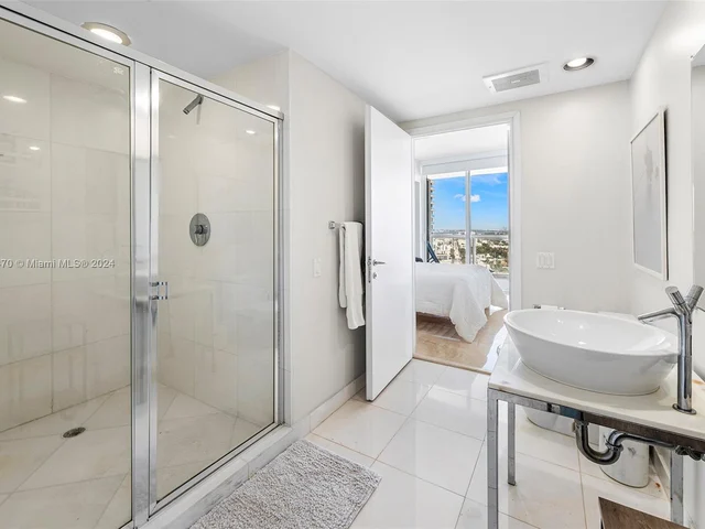 450 Alton Rd # 3010, Miami Beach FL 33139